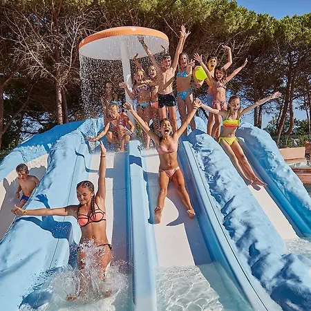 Domaine Residentiel De Plein Air Le Castellas 4*