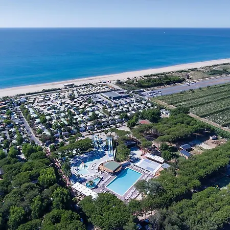 Domaine Residentiel De Plein Air Le Castellas 4*